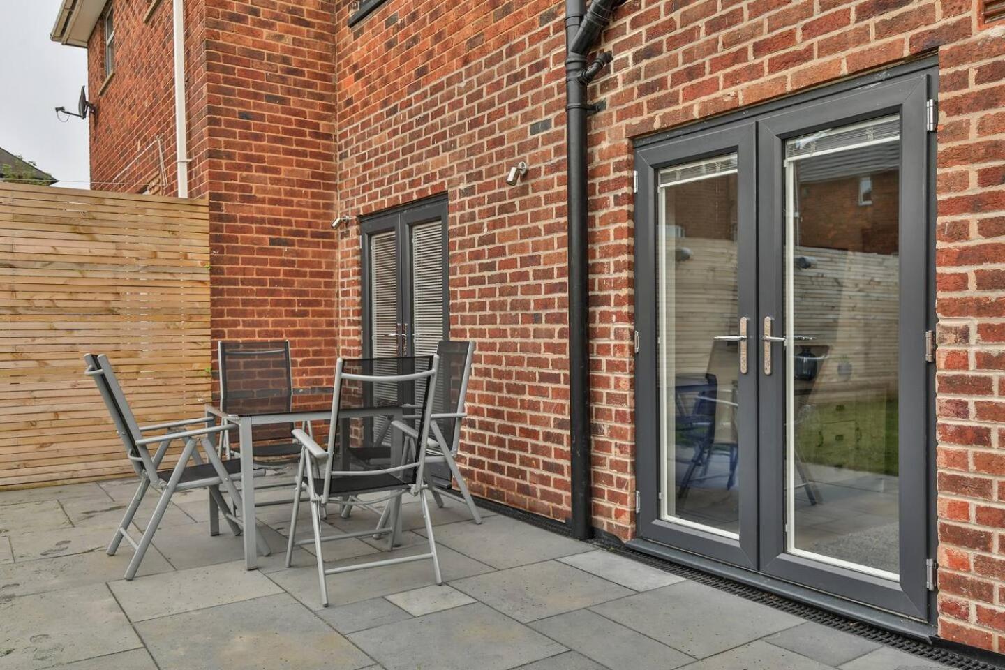 Magnificent, Renovated Whole House With Garden Villa Sheffield Bagian luar foto